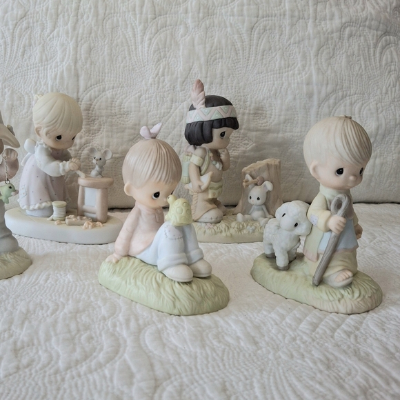 Lot of 4 Precious Moments Figurines (B) - Picture 1 of 3